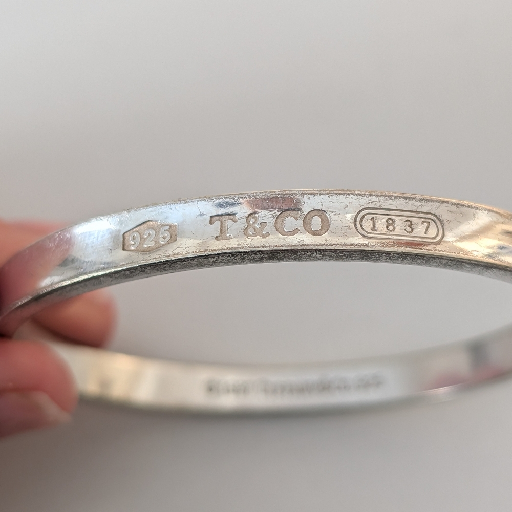 Tiffany & Co. 1997 Solid Silver Oval Bracelet Authentic - Picture 4 of 7